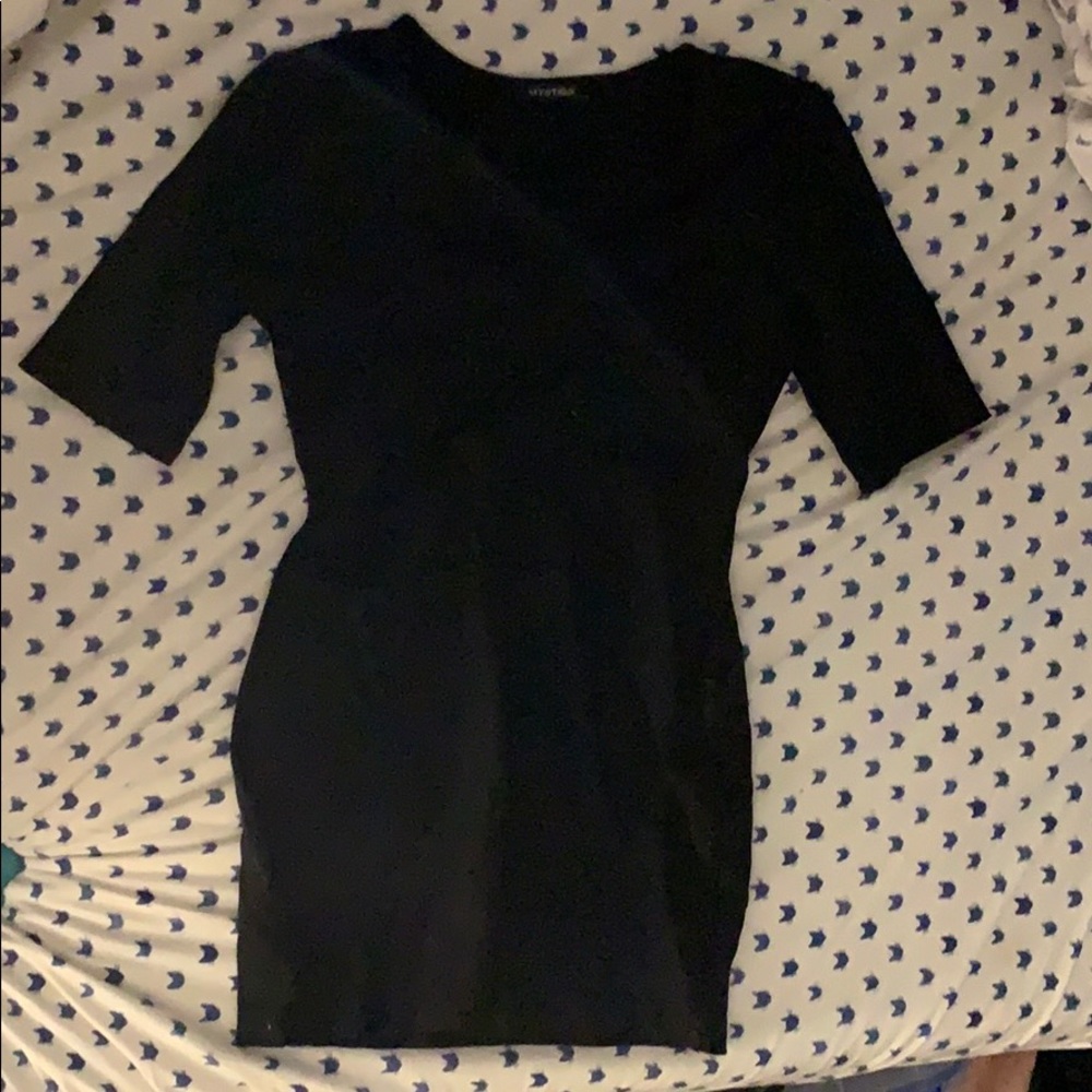 Black v neck body con dress